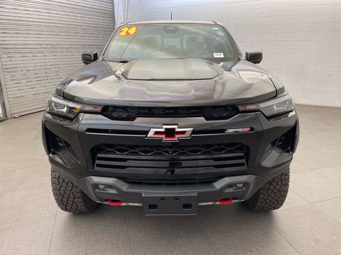 Used 2024 Chevrolet Colorado ZR2 w/ Technology Package AWD/4WD image 9