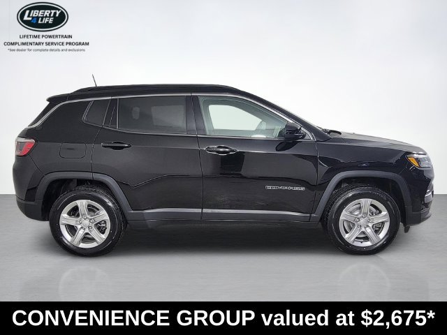 Used 2023 Jeep Compass Latitude w/ Convenience Group AWD/4WD image 2