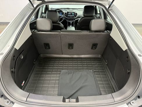 Used 2017 Chevrolet Volt Premier w/ Driver Confidence II Package image 9