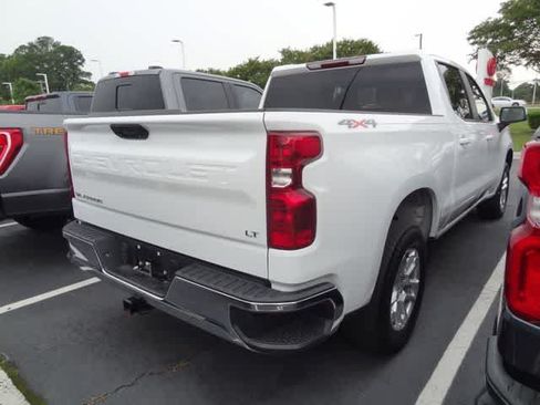 Used 2022 Chevrolet Silverado 1500 LT AWD/4WD image 5