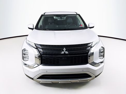 Used 2024 Mitsubishi Outlander SE Black Edition FWD image 3