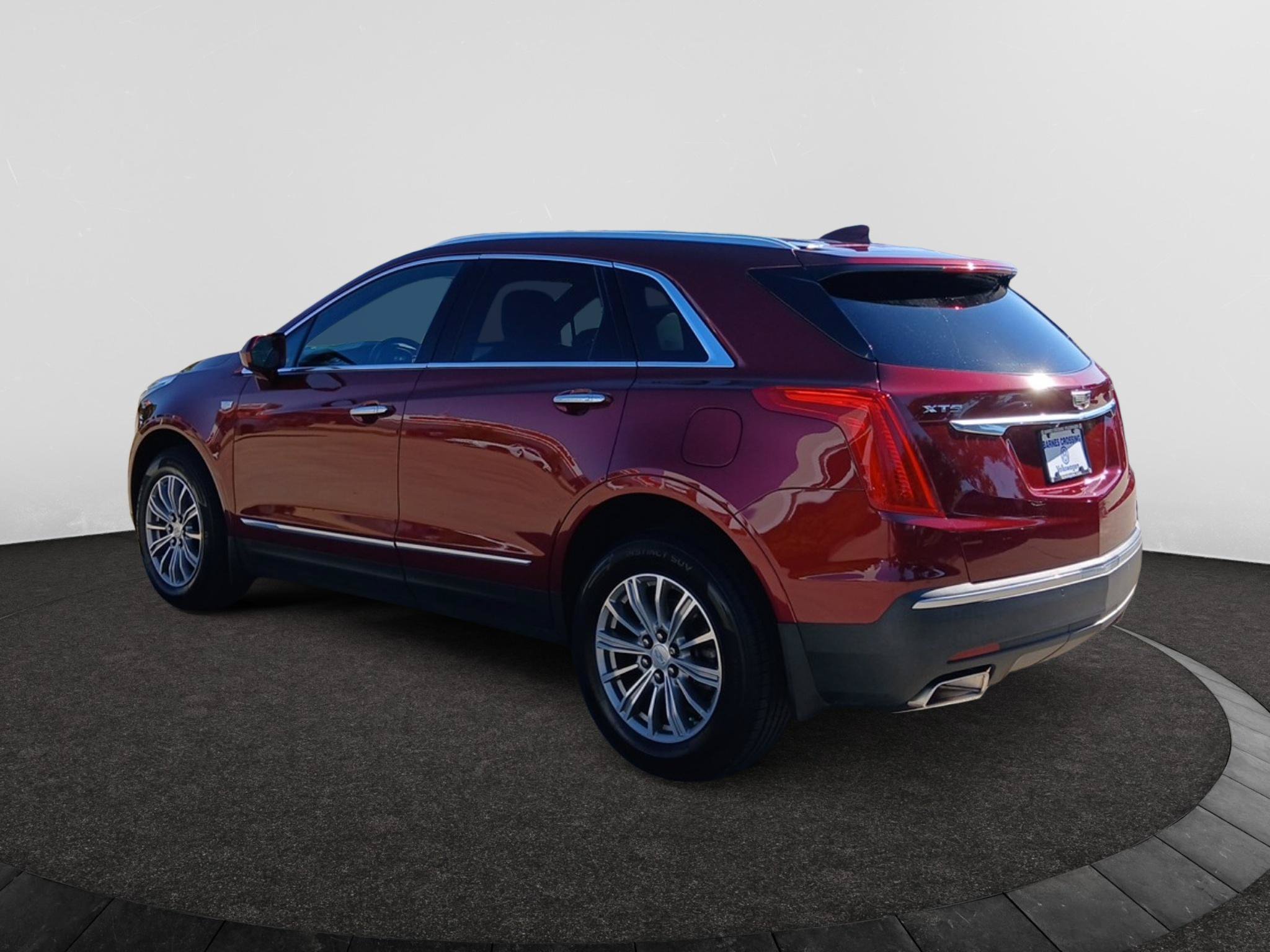 Used 2017 Cadillac XT5 Luxury w/ Driver Awareness Package FWD image 5