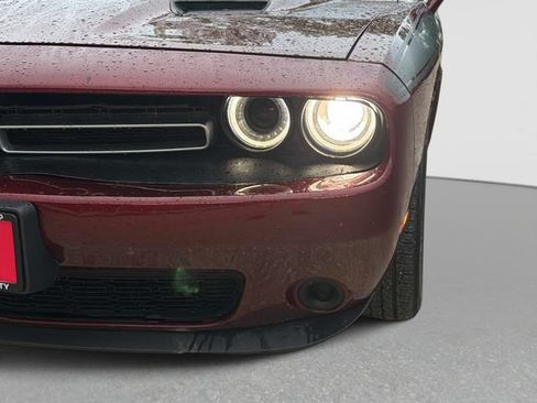 Used 2020 Dodge Challenger SXT RWD image 10