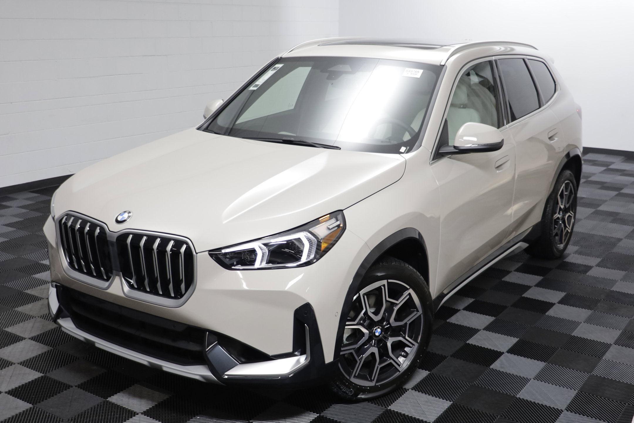 New 2027 BMW X1 xDrive28i AWD/4WD image 2