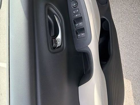 Used 2023 Honda HR-V LX image 14