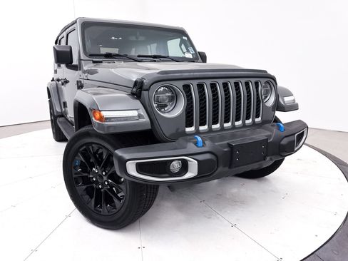 Used 2022 Jeep Wrangler Unlimited Sahara AWD/4WD image 10