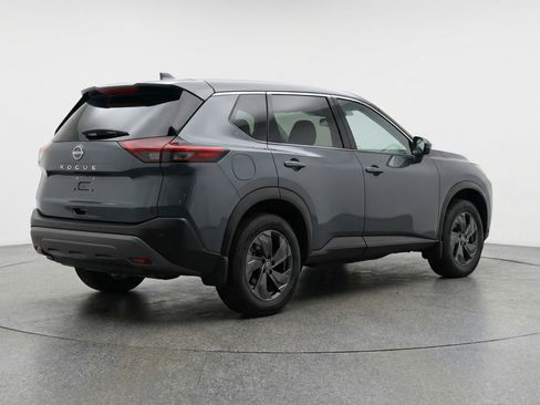 Used 2025 Nissan Rogue SV image 9