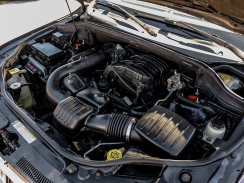 Used 2011 Jeep Grand Cherokee Laredo w/ Security & Convenience Group image 40