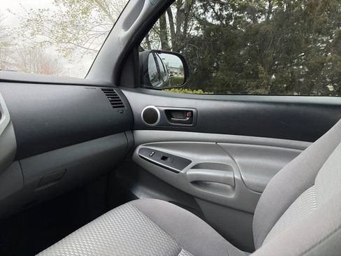 Used 2015 Toyota Tacoma PreRunner w/ SR5 Package image 21