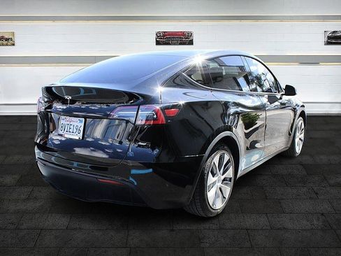 Used 2021 Tesla Model Y 2WD image 7