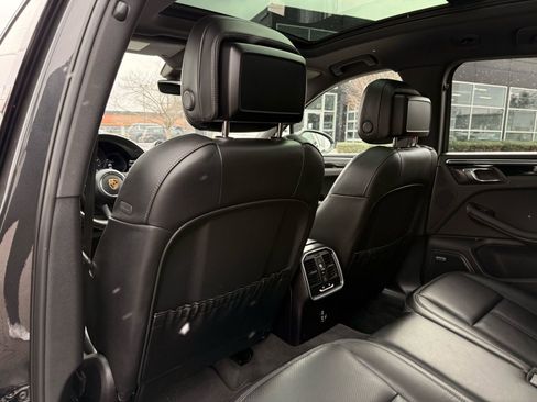 Used 2022 Porsche Macan image 42