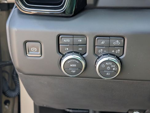 Used 2023 GMC Sierra 1500 AT4X image 19