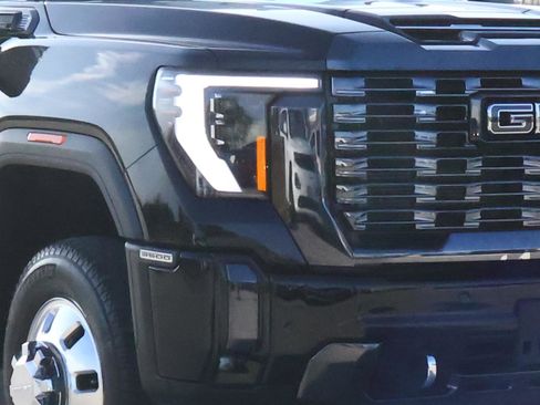 Used 2024 GMC Sierra 3500 Denali Ultimate image 7