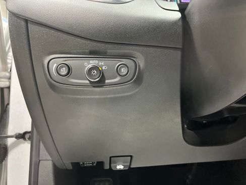 Used 2022 Chevrolet Equinox Premier AWD/4WD image 18