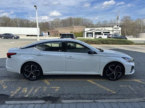 Certified 2023 Nissan Altima 2.5 SR FWD image 9