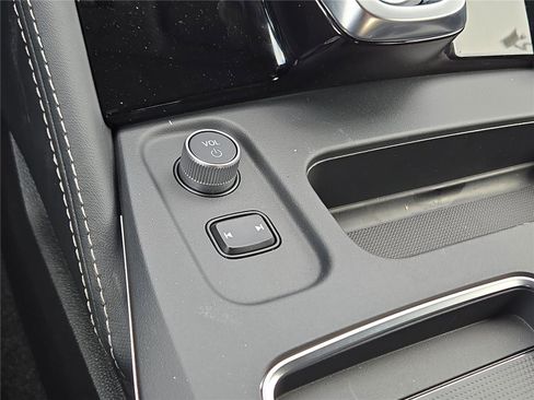 New 2026 Acura MDX SH-AWD w/Advance image 10