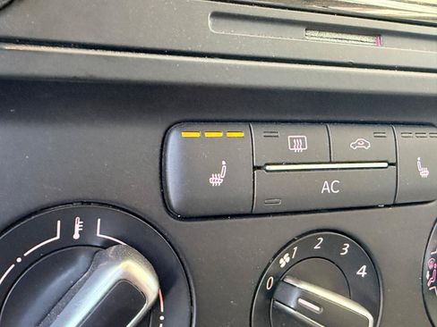Used 2011 Volkswagen Jetta SE FWD image 20