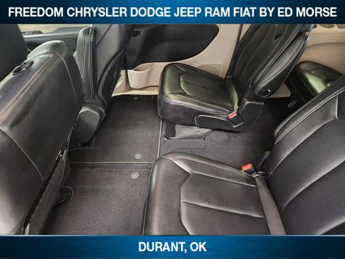 Used 2023 Chrysler Pacifica Touring-L FWD image 21