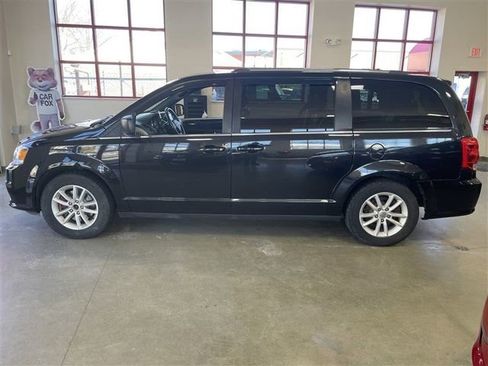 Used 2018 Dodge Grand Caravan SXT image 5
