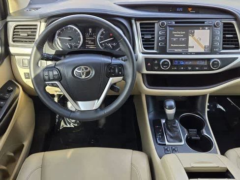 Used 2016 Toyota Highlander XLE FWD image 15