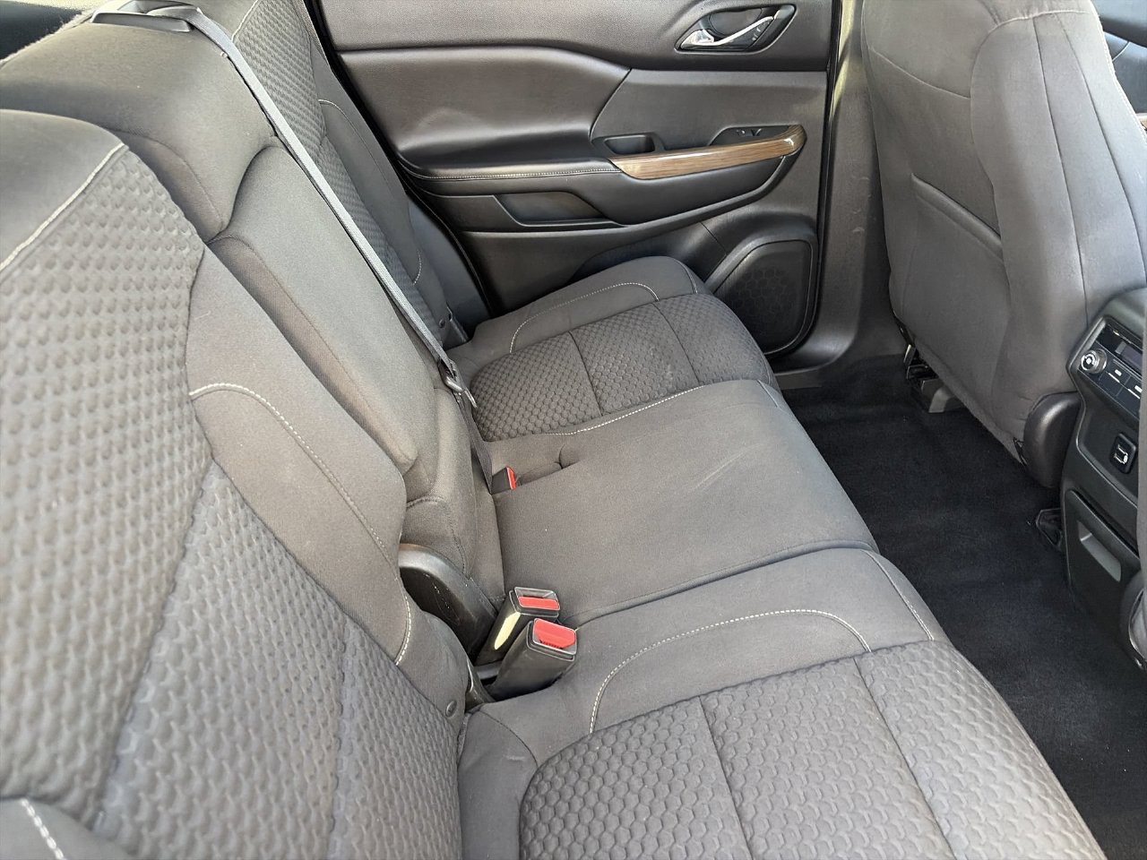 Used 2017 GMC Acadia SLE FWD image 12