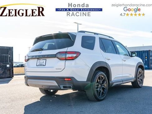 Used 2025 Honda Pilot Touring image 7