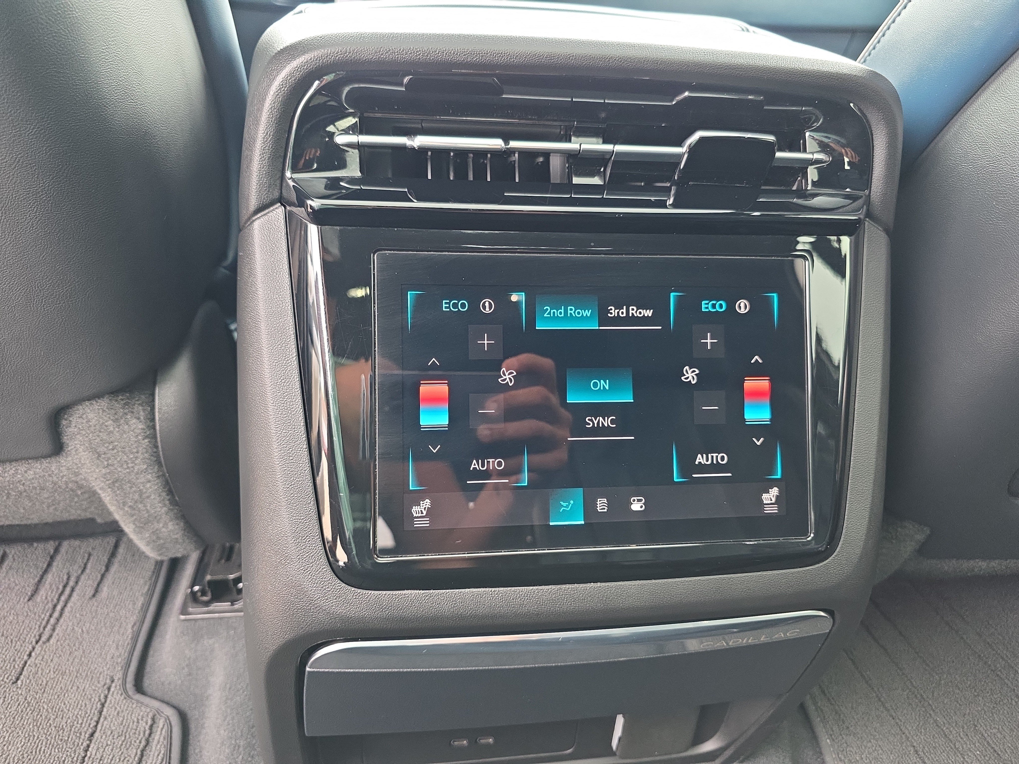 Used 2025 Cadillac Escalade IQ Luxury 2 w/ LPO, Premium Carpet Package AWD/4WD image 14