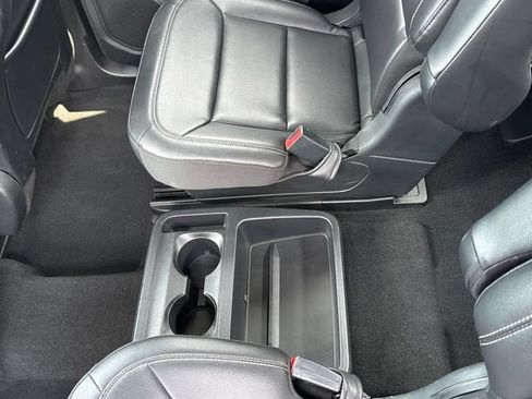 Used 2020 Ford Explorer XLT w/ Equipment Group 202A AWD/4WD image 12