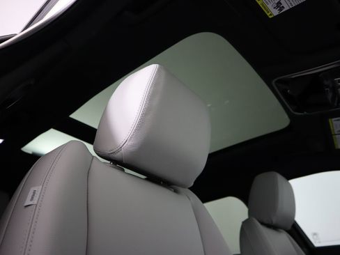 New 2026 Land Rover Range Rover Velar Dynamic SE image 19