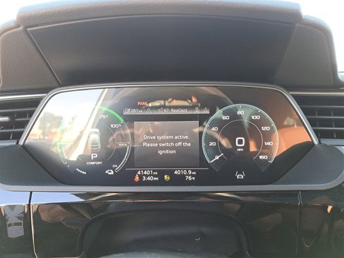 Used 2024 Audi Q8 e-tron Premium image 9