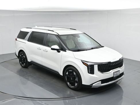 Used 2025 Kia Carnival EX image 44