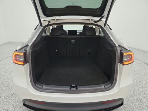 Used 2023 Tesla Model Y Long Range AWD/4WD image 18