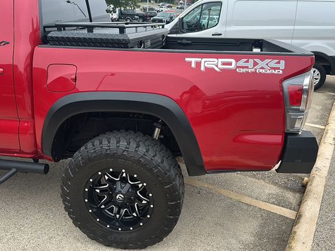 Used 2020 Toyota Tacoma TRD Off-Road AWD/4WD image 14
