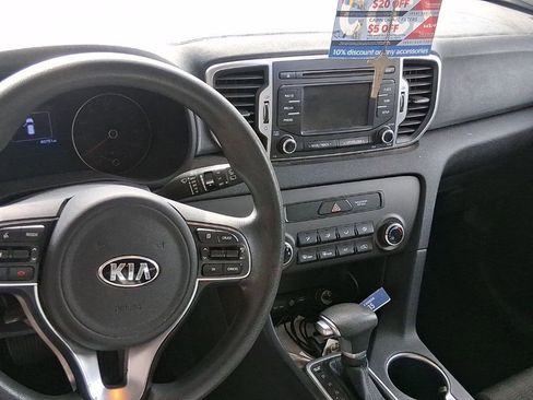 Used 2017 Kia Sportage LX image 4