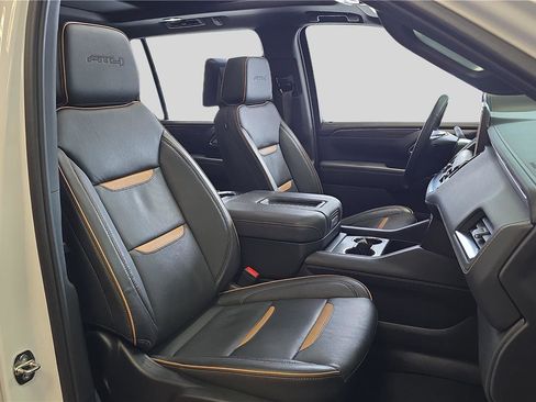 Used 2024 GMC Yukon XL AT4 w/ Technology Package image 12