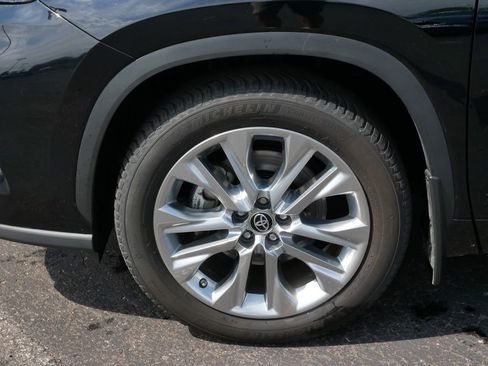 Used 2022 Toyota Highlander Limited AWD/4WD image 8