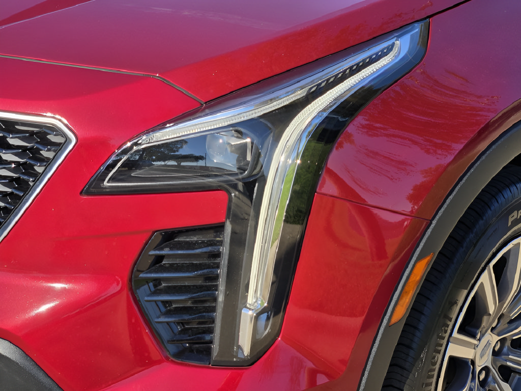 Used 2020 Cadillac XT4 Sport w/ Driver Awareness Package FWD image 9