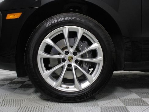 Used 2025 Porsche Macan image 30
