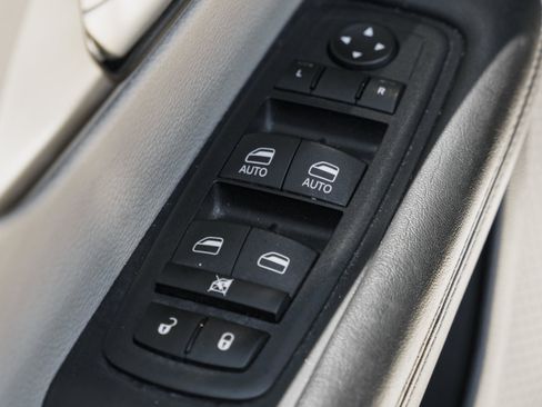 Used 2023 Chrysler Pacifica Touring-L FWD image 22