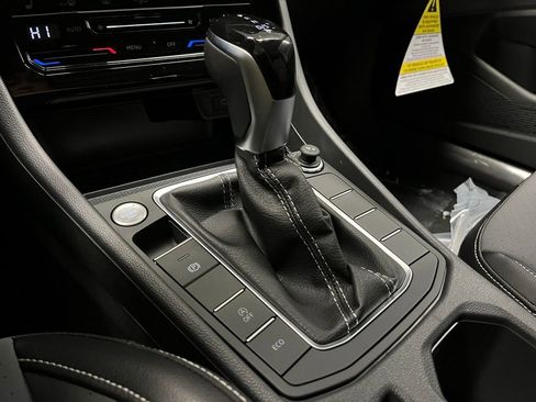 New 2026 Volkswagen Jetta SE image 11