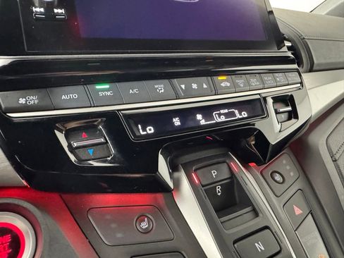 Used 2025 Honda Odyssey Sport-L image 16