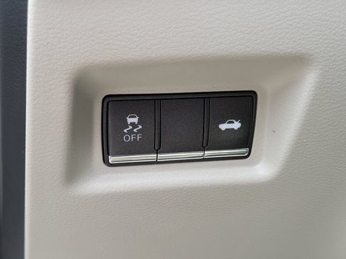 Used 2015 INFINITI Q50 w/ Moonroof Package RWD image 15