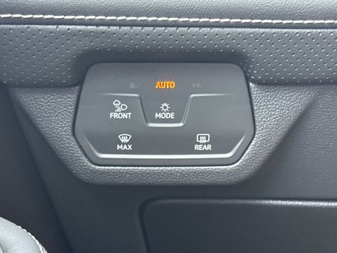 Certified 2025 Volkswagen Atlas SE FWD image 15