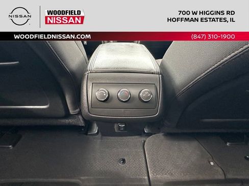 Used 2015 Chevrolet Traverse LT w/ Style and Technology Package FWD image 29