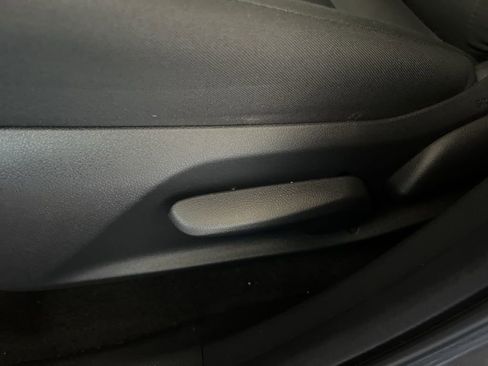 Used 2022 Toyota RAV4 LE AWD/4WD image 22