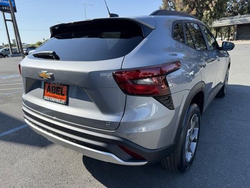 New 2025 Chevrolet Trax LT w/ Driver Confidence Package image 8