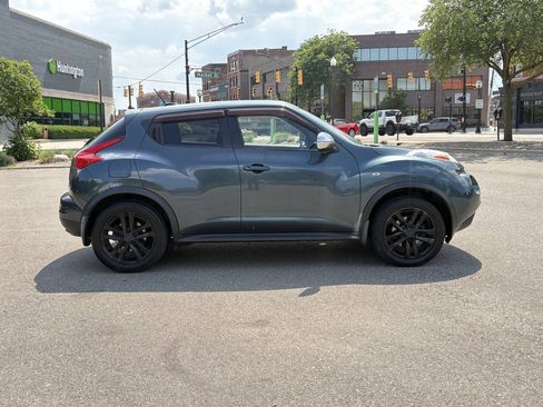Used 2011 Nissan Juke SV AWD/4WD image 2