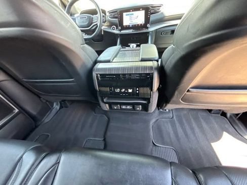 Certified 2024 Jeep Wagoneer L Series II w/ Flexible Seating Group AWD/4WD image 17