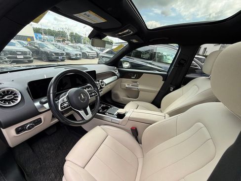 Used 2021 Mercedes-Benz GLB 250 4MATIC w/ Premium Package image 7