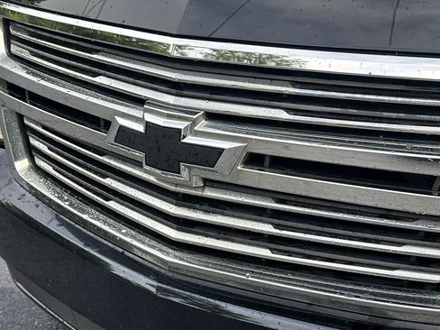 Used 2020 Chevrolet Suburban Premier AWD/4WD image 8